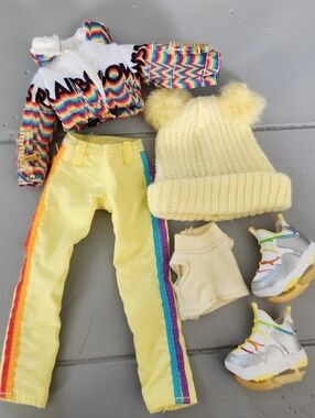 👚 MGA Rainbow High Sunny Madison Winter Break Fashion Doll Clothing Accessories